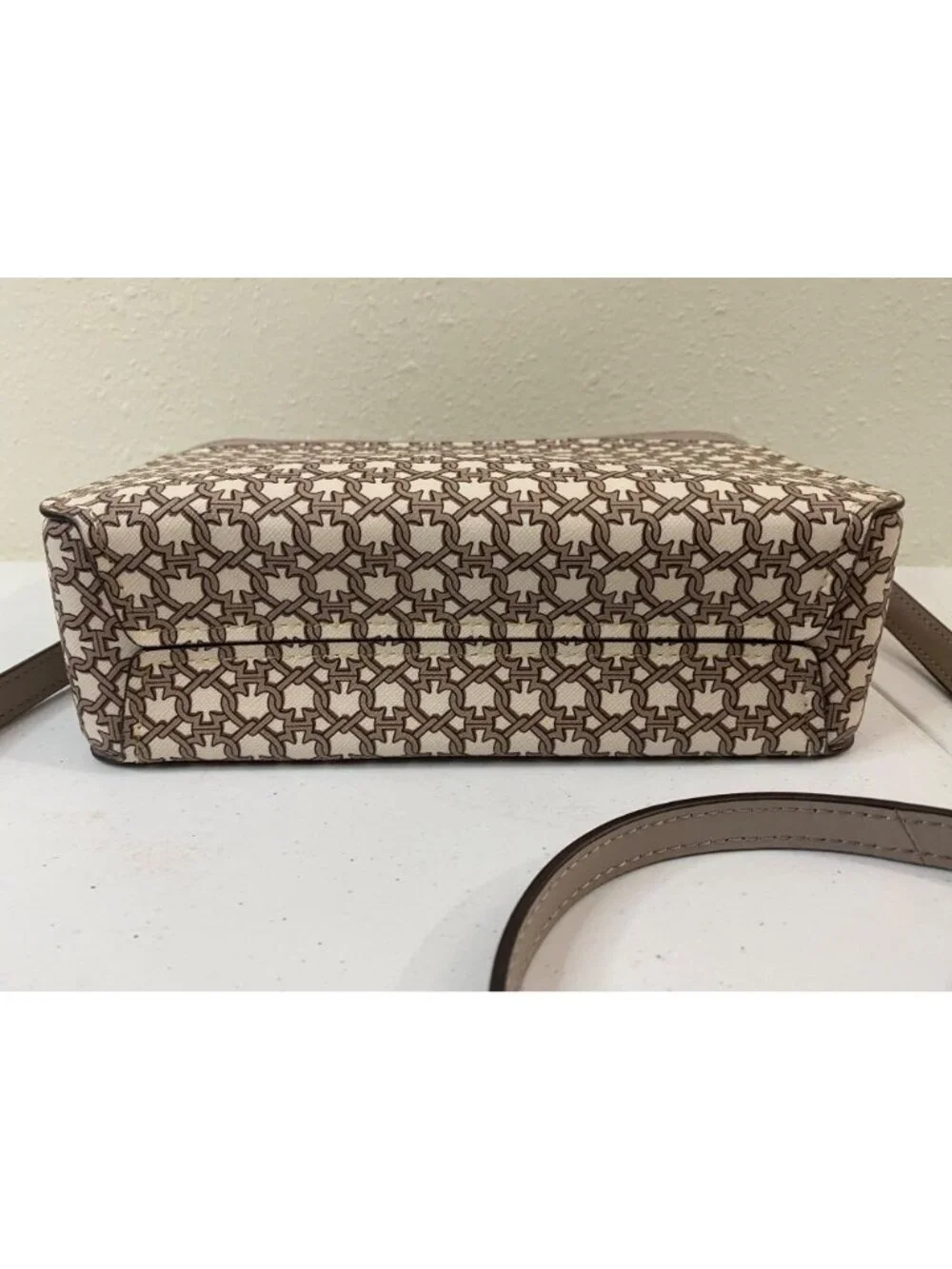 Kate Spade New York Crossbody Gray/Beige Camera Bag - Picture 15 of 15